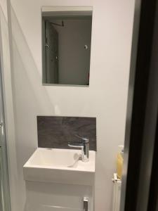 Stylish Room In Bradford City Centre With Self Check-In and Free WiFi