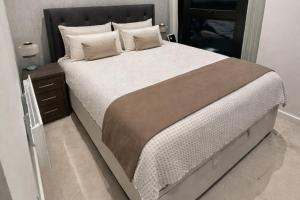 Promo Rate - Modern 2-Bedroom Apartment by Tower Bridge & Aldgate Station