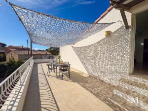 Haut de villa avec piscine et parking à Six-fours