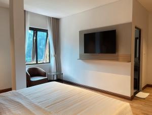 Lam Anh Hotel 10 Ngoai Giao Doan