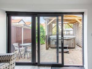 6 Bed in Colwyn Bay oc-88952