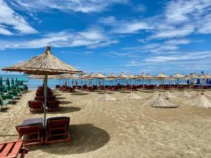 201 Meridiano View Apartment