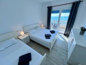 201 Meridiano View Apartment