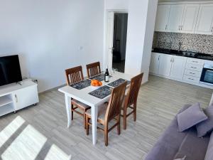 201 Meridiano View Apartment
