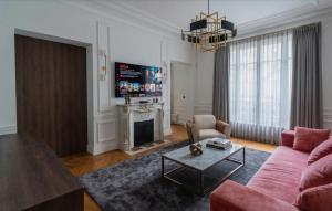 2BR Vandome Danielle Casanova