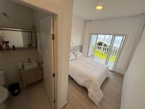 Casa Pé na areia frente mar - 4 suítes com Piscina
