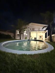 Casa Pé na areia frente mar - 4 suítes com Piscina