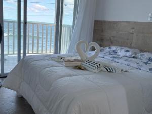 Casa Pé na areia frente mar - 4 suítes com Piscina