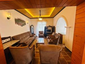 Hill Cliff Bungalow