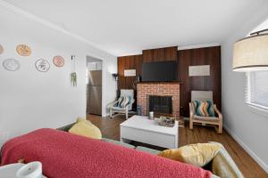 Cute bungalow in a great St Louis neighborhood