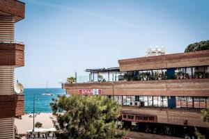 Cozy Sea View Apartment 50m to Beach Terrace