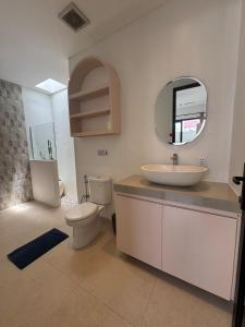 La echo-3BR private pool walkable to beach