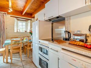 3 Bed in Haverfordwest oc-92675