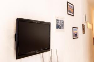 Charming Malaga Stay: Walk to Top Sights