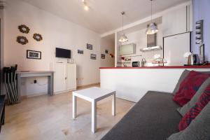 Charming Malaga Stay: Walk to Top Sights