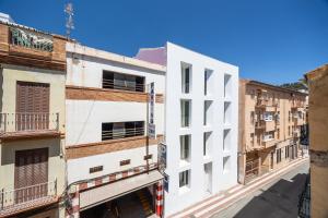 Charming Malaga Stay: Walk to Top Sights