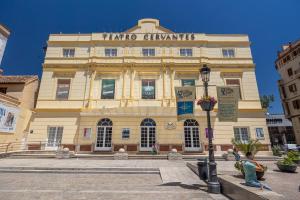 Charming Malaga Stay: Walk to Top Sights