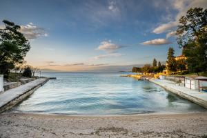 Villa Malinka Private Pool 150m to Beach Garden & BBQ