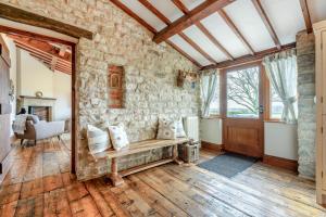 2 Bed in Great Edstone oc-t36332