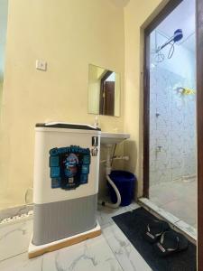 Cozy 1BDR with a Washer,Hot shower & Parking in Bamburi 2547,96,065,022