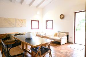 N260 - Numana, ampio quadrilocale in aperta campagna