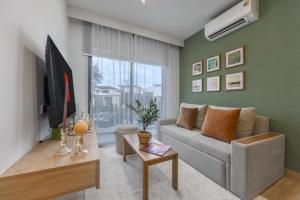 Suite Reus 2BR with Rooftop Pool -SkyPark Celeste by TropicLook