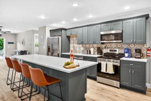 Tropical YardHeated PoolFirepitGame roomBeach