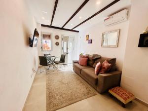 Fabulous 2 bed-townhouse with large rooftop!