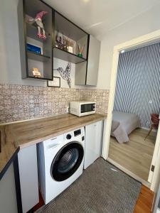 Смарт квартира з балконом біля залізничного вокзалу