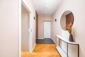 Saska Kępa Deluxe Apartment by BookingHost