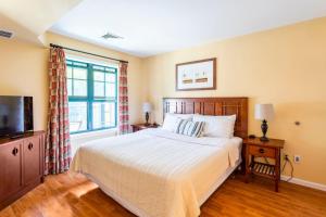 Lodge style getaway 50 miles from NYC patio 207