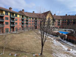 Mt. Slope Great View 1 Bed Condo