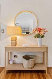 3BR Tropical Retreat Steps to Holloways Beach