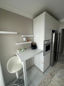 Konyaaltı gürsu denize sıfır sahilde full eşyalı lüks daire