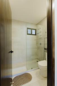 Executive Top Floor Suite 2 Blocks from Santa Cruz Beach