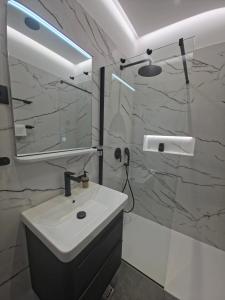 Apartment& Room Lukre Apartment Lukre with terrace