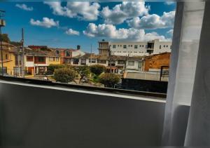 HABITACIÓN AMPLIA y CÓMODA CON BAÑO PRIVADO