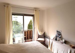 Appartement traversant lumineux avec deux balcons - proche Cannes