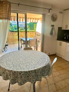 Appartement Hélène 200m plage, piscine et terrain de tennis