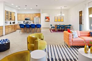 Suncrest Retreat - Pool Pickleball Theater