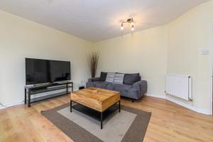 Stylish 2Bed Flat-Free Parking & Bay and City Access