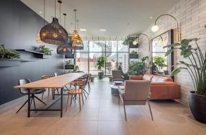 NICE FURNISHED CONDO Downtown Montreal - EC