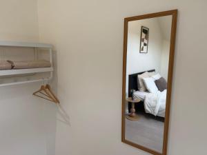 Private Rooms in Shared 6BR Aprt, with WiFi near City Center