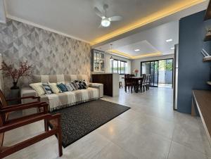 CASA SERINGUEIRAS - Linda casa na Praia de Palmas a 6 minutinhos do mar