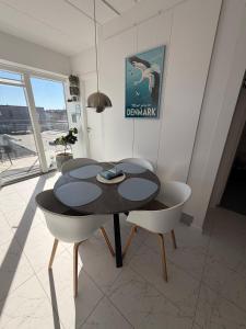 Modern Stylish Apartment Near City Centre with Parking