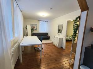 Peaceful Forest View Apartment Near the Sea