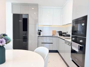 Panoramic View Balcony - Stylish 1BR Apartment