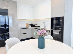 Panoramic View Balcony - Stylish 1BR Apartment
