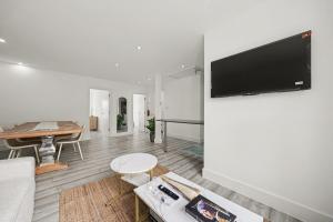 Bright Luxury 2BR Flat in Famous Abbey Road