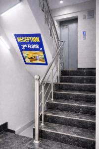 Hotel White Stone Delhi Anand Vihar railway station